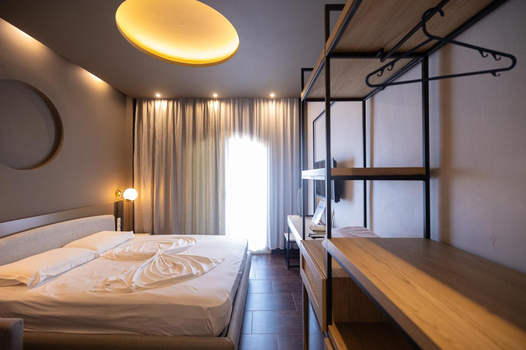 Royal Blue Hotel เดอร์มี ภายนอก รูปภาพ