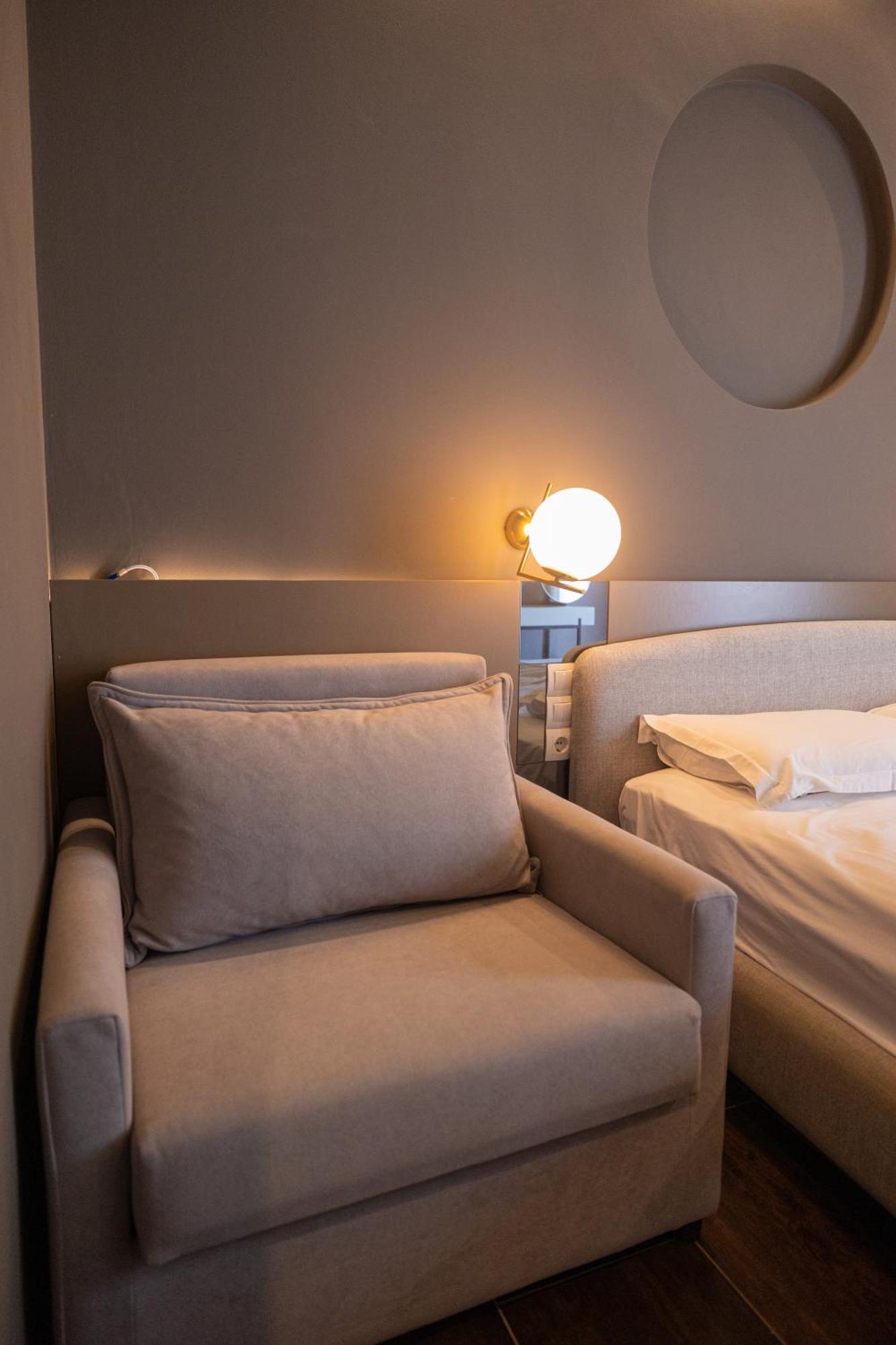 Royal Blue Hotel เดอร์มี ภายนอก รูปภาพ