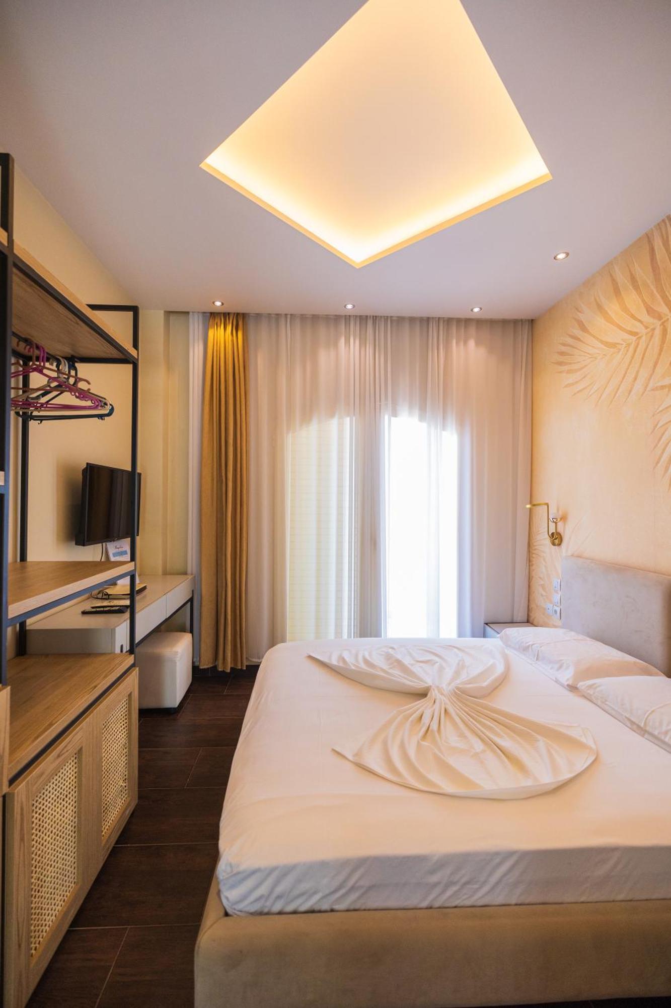 Royal Blue Hotel เดอร์มี ภายนอก รูปภาพ