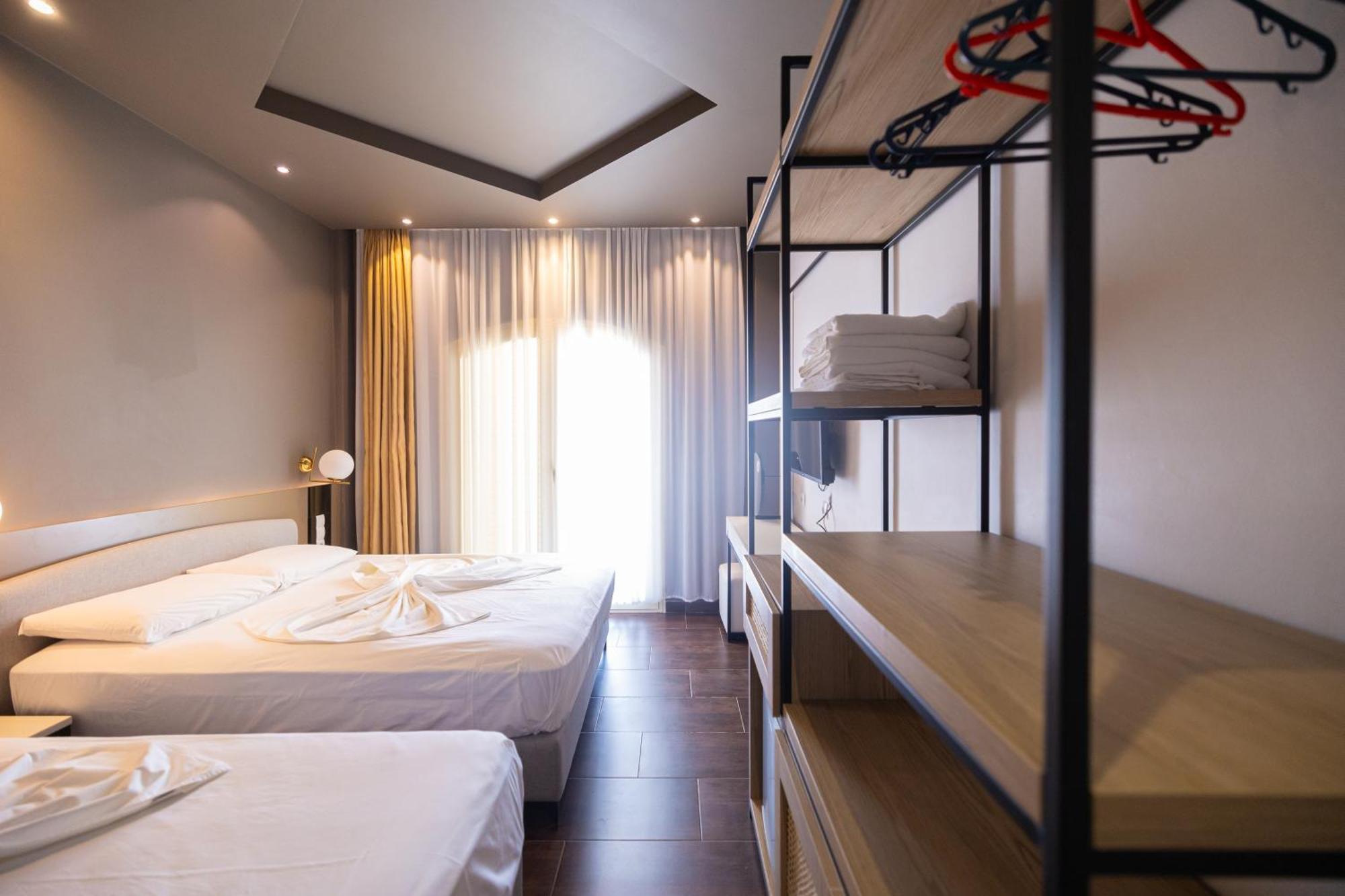 Royal Blue Hotel เดอร์มี ภายนอก รูปภาพ