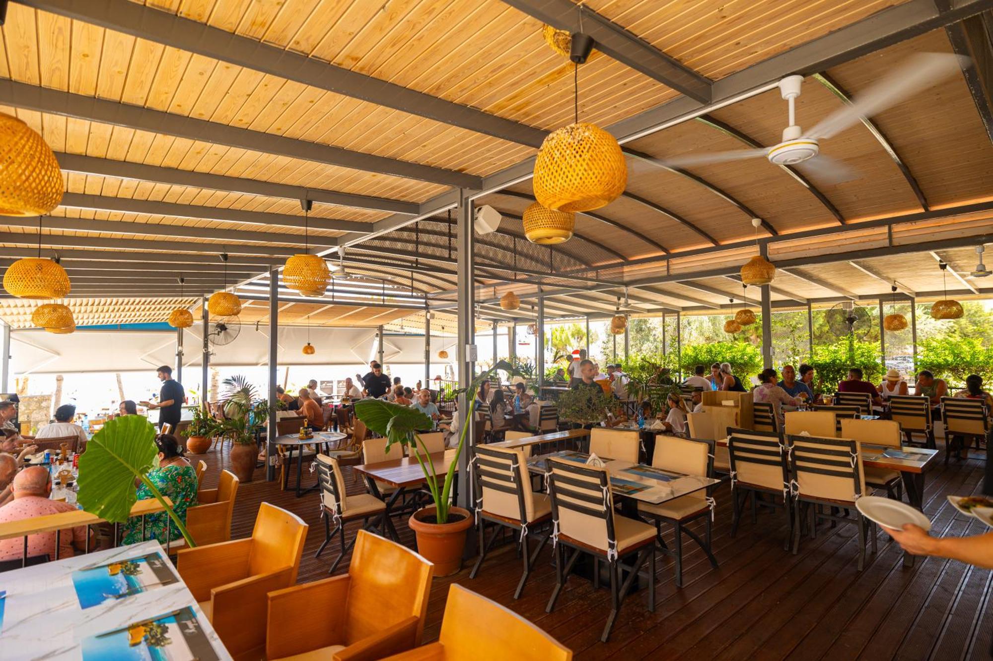 Royal Blue Hotel เดอร์มี ภายนอก รูปภาพ
