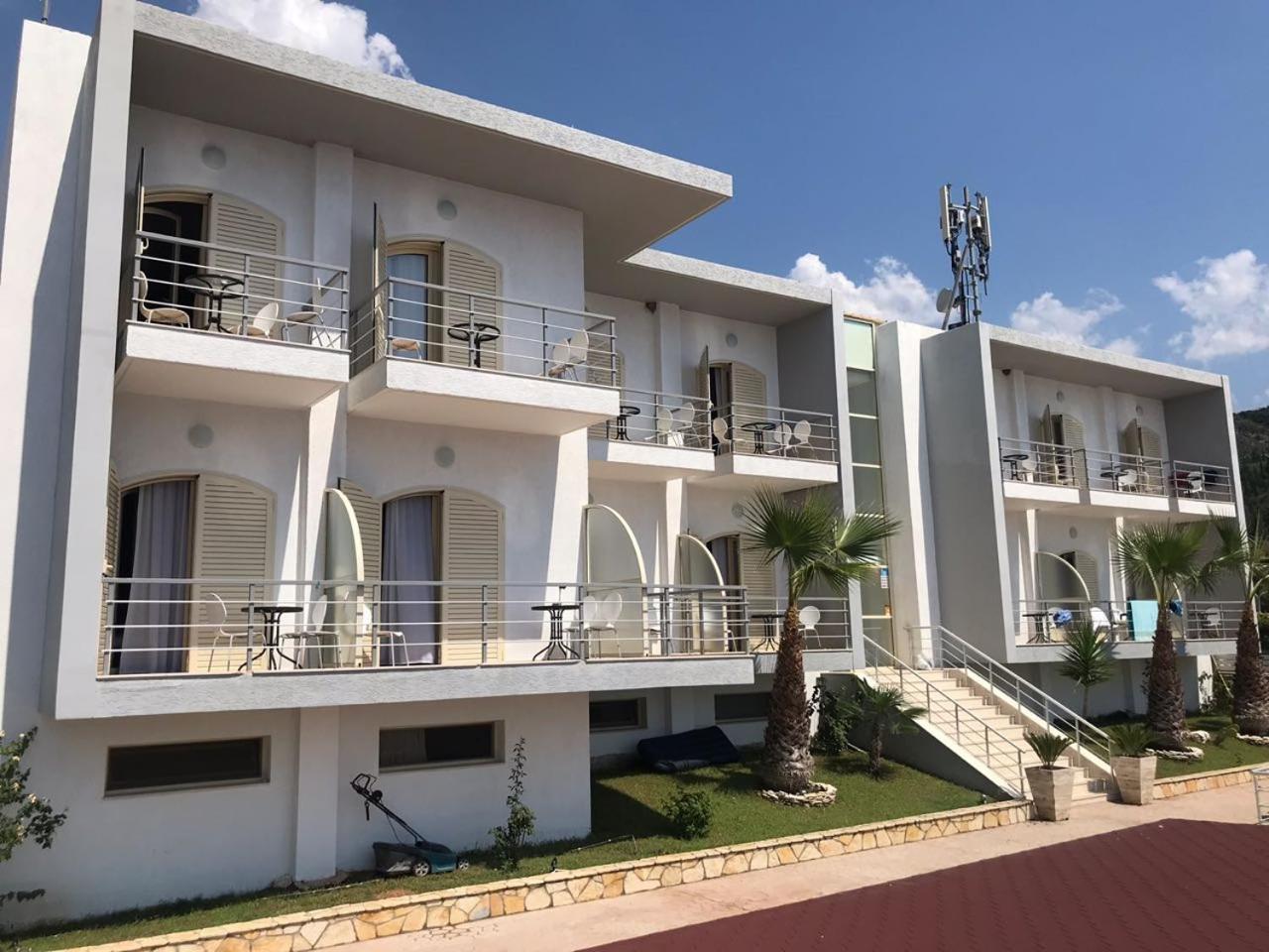Royal Blue Hotel เดอร์มี ภายนอก รูปภาพ